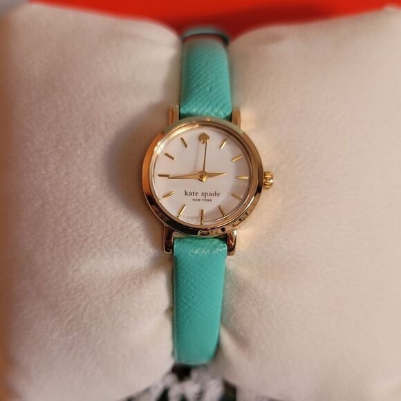Vintage Kate Spade Tiny Metro Watxh in Bud Green Brand New in Box - Picture 1 of 6